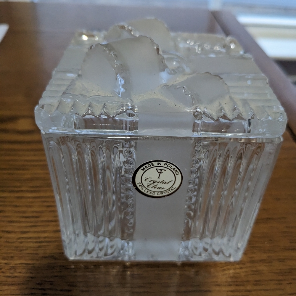 Crystal trinket box